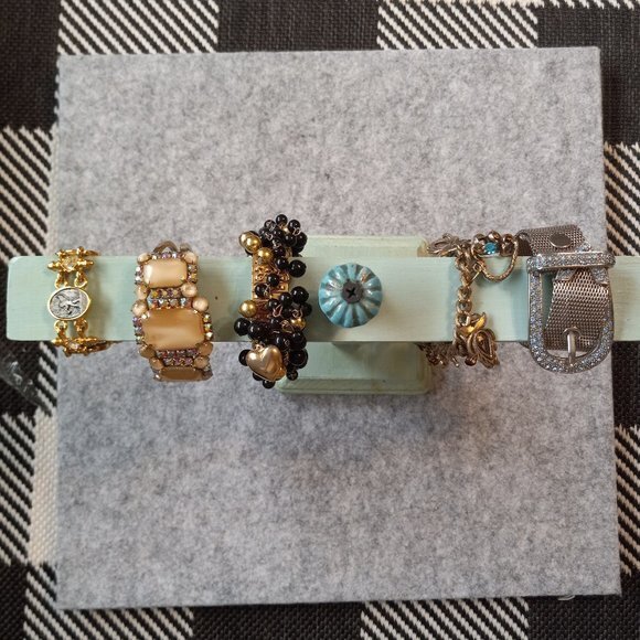 Lot of Five Bracelets - Picture 1 of 3